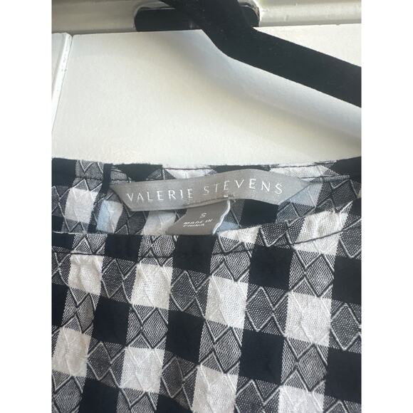Valerie Stevens Black and White Gingham Bell Sleeves with Button Backing Blouse - Picture 3 of 7